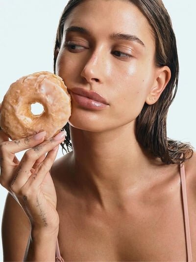 hailey bieber donut nails